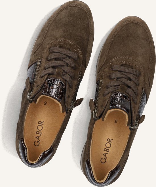 Bovenaanzicht van bruine Gabor sneakers met rits en logo.