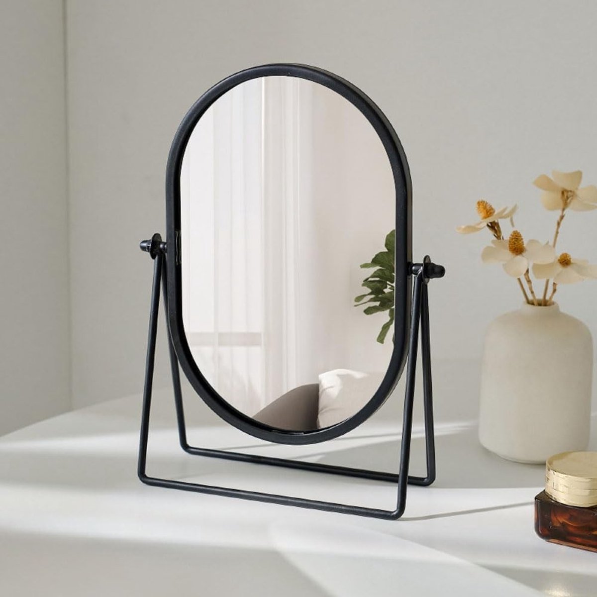 Ronde Makeup Spiegel met Verstelbare Stand, Vrijstaand Tafelmodel voor Badkamer en Slaapkamer, Metalen Frame en Stijlvol Design