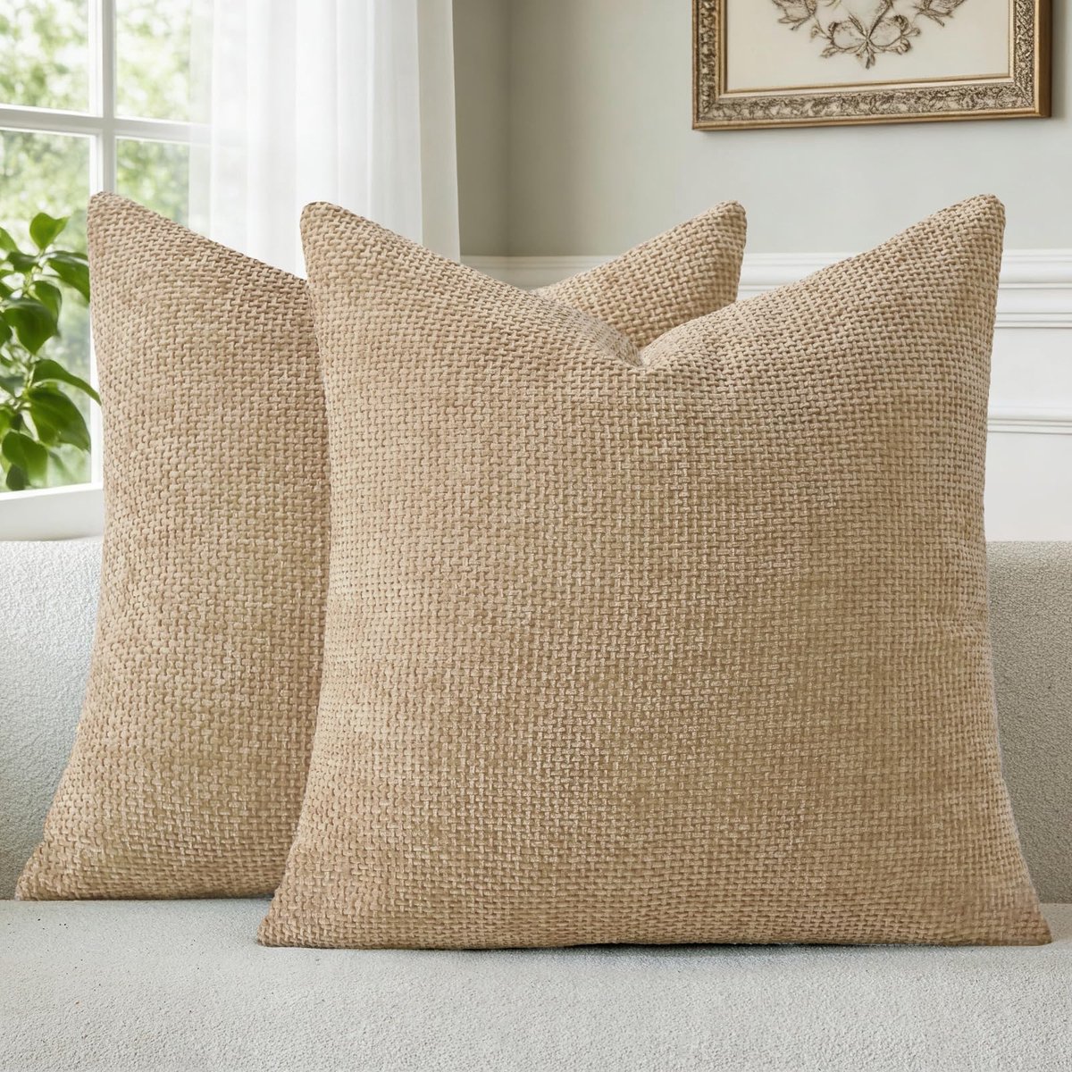 a moment Chenille Kussenhoezen Lichtbruin 50 x 50 cm, Set van 2, Zachte en Pluizige Sierkussenhoezen, Decoratieve Kussenhoezen met Verborgen Rits, Wasbaar, voor Bank, Sofa, Woonkamer en Slaapkamer