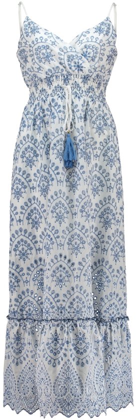 Wit maxi-jurkje met blauwe geborduurde patronen, ruches onderaan en een blauw kwastje.