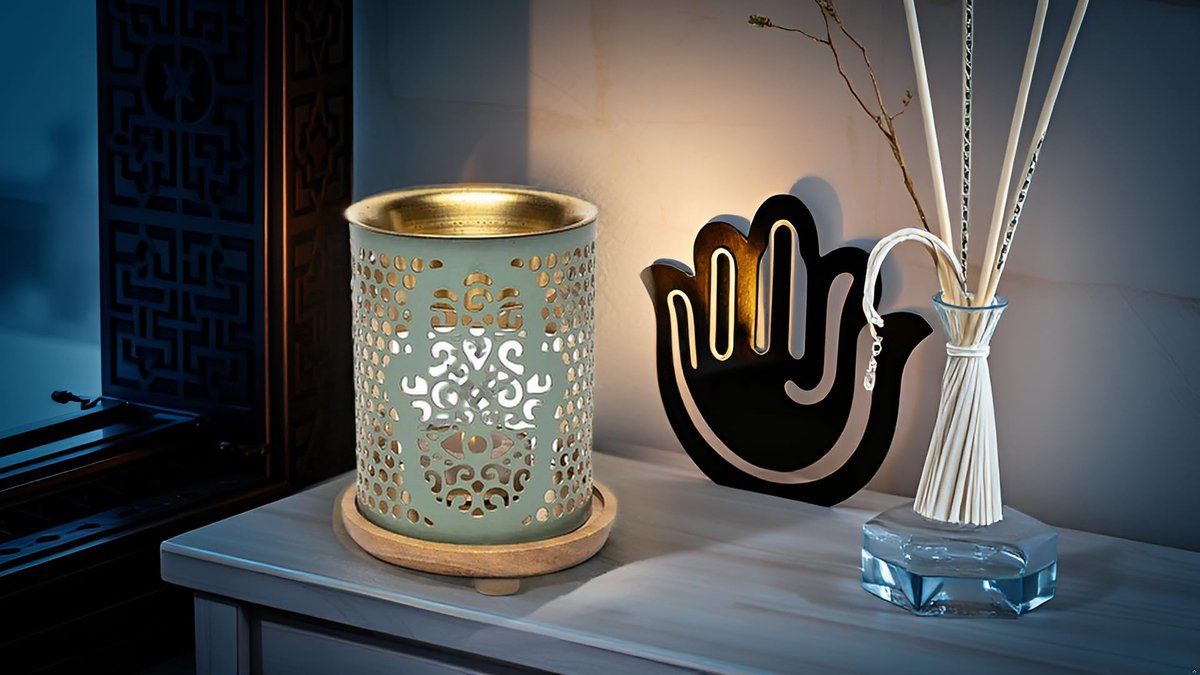 aromalamp Khamsa - hand van metaal met houten onderzetter - 9 x 8,5 cm - geurlamp voor etherische oliën en geurolie - theelicht geurlamp voor meditatie, yoga decoratie