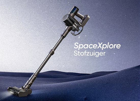 SpaceXlore stofzuiger met zilveren en zwarte details, staand op een donkere, golvende ondergrond.