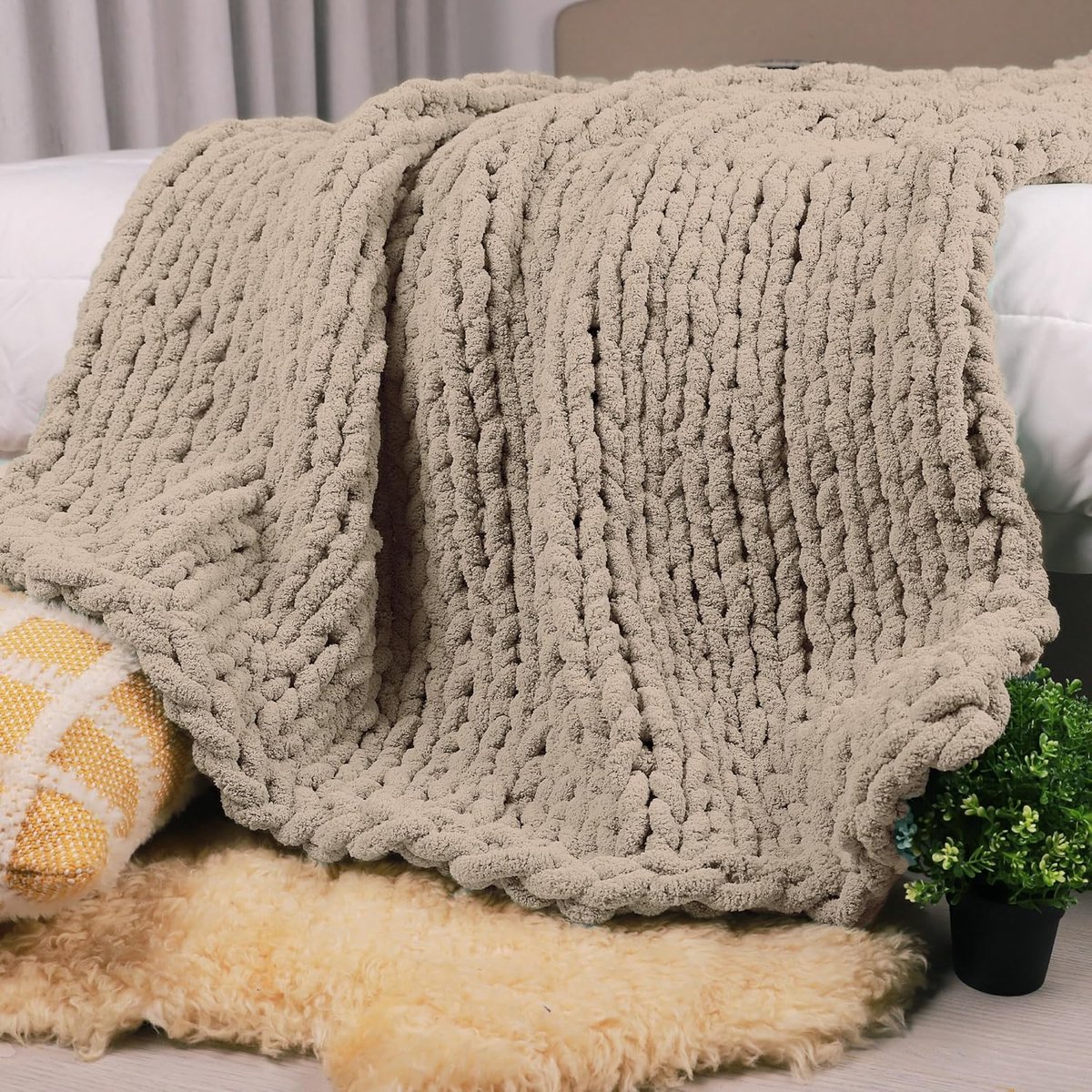 Grof gebreide deken 127 x 152 cm, 100% handgemaakt, grote chenille-lusgaren, zachte pluizige plaids voor bank en slaapbank, grote gehaakte gezellige zware dikke kabel geweven deken, taupe
