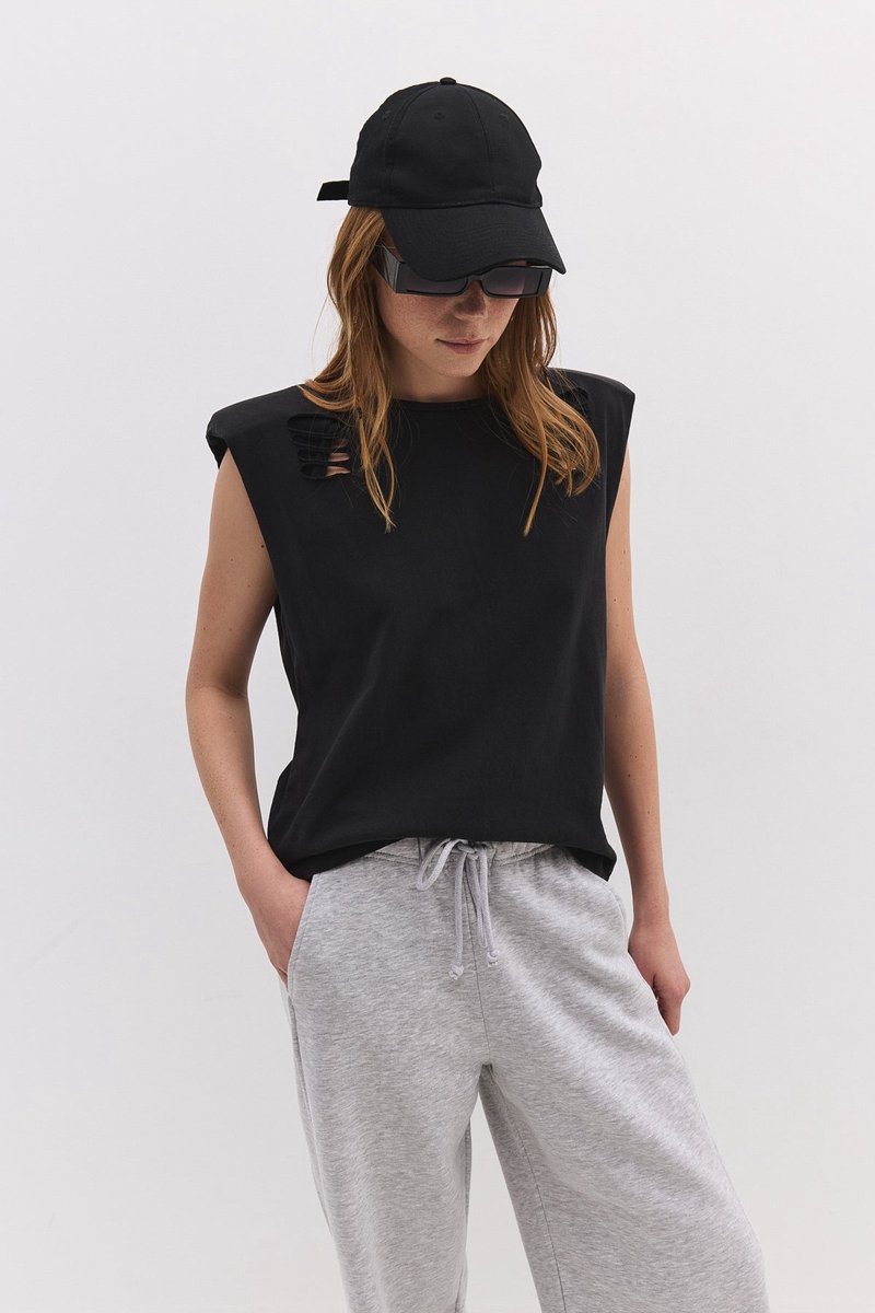 T-shirt sans manches avec détails déchirés