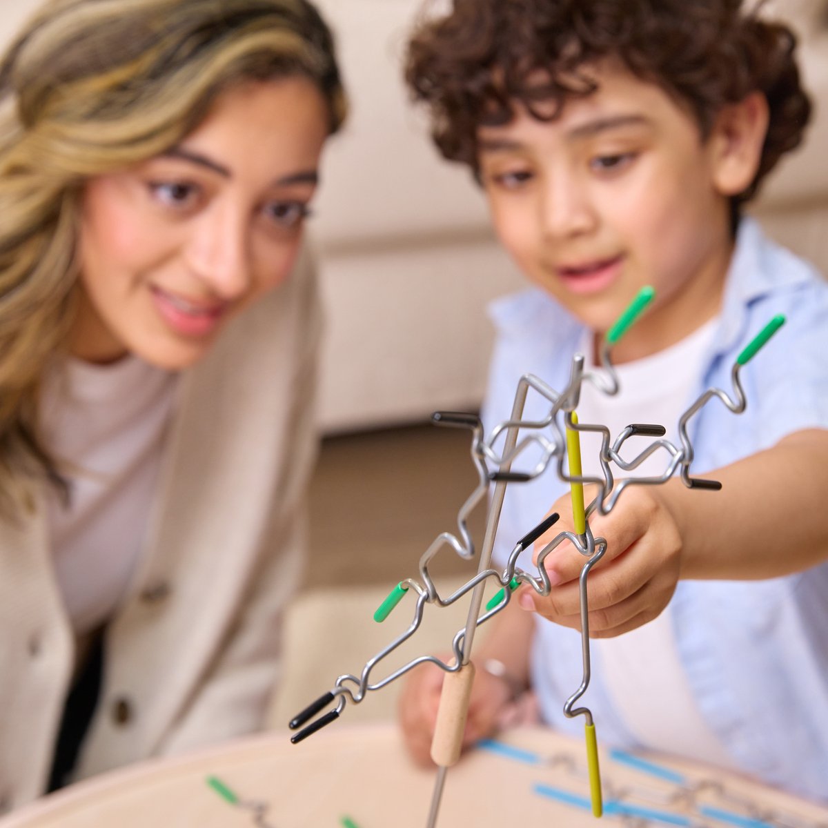 Spin Master Games - Suspend - Een evenwichtig familiespel met lastige haken en vaste handen leuke activiteit voor kinderen volwassenen en spelletjesavond met het hele gezin educatief speelgoed 1-4 spelers — cadeau in Spellen & Speelgoed - foto 2