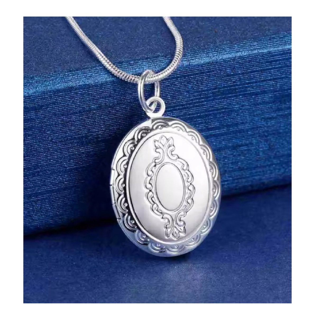 Hetty'S -Zilverplated medaillon - Maat 29 X 22mm - voor 2 foto's - Compleet met verzilverd collier van 45 cm -