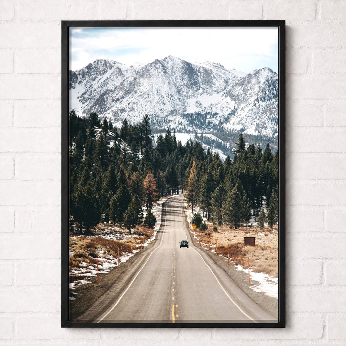 Winterse Bergweg Poster - Mountain Road Collection - Natuur Posters - A2+ 43,2 x 61 cm