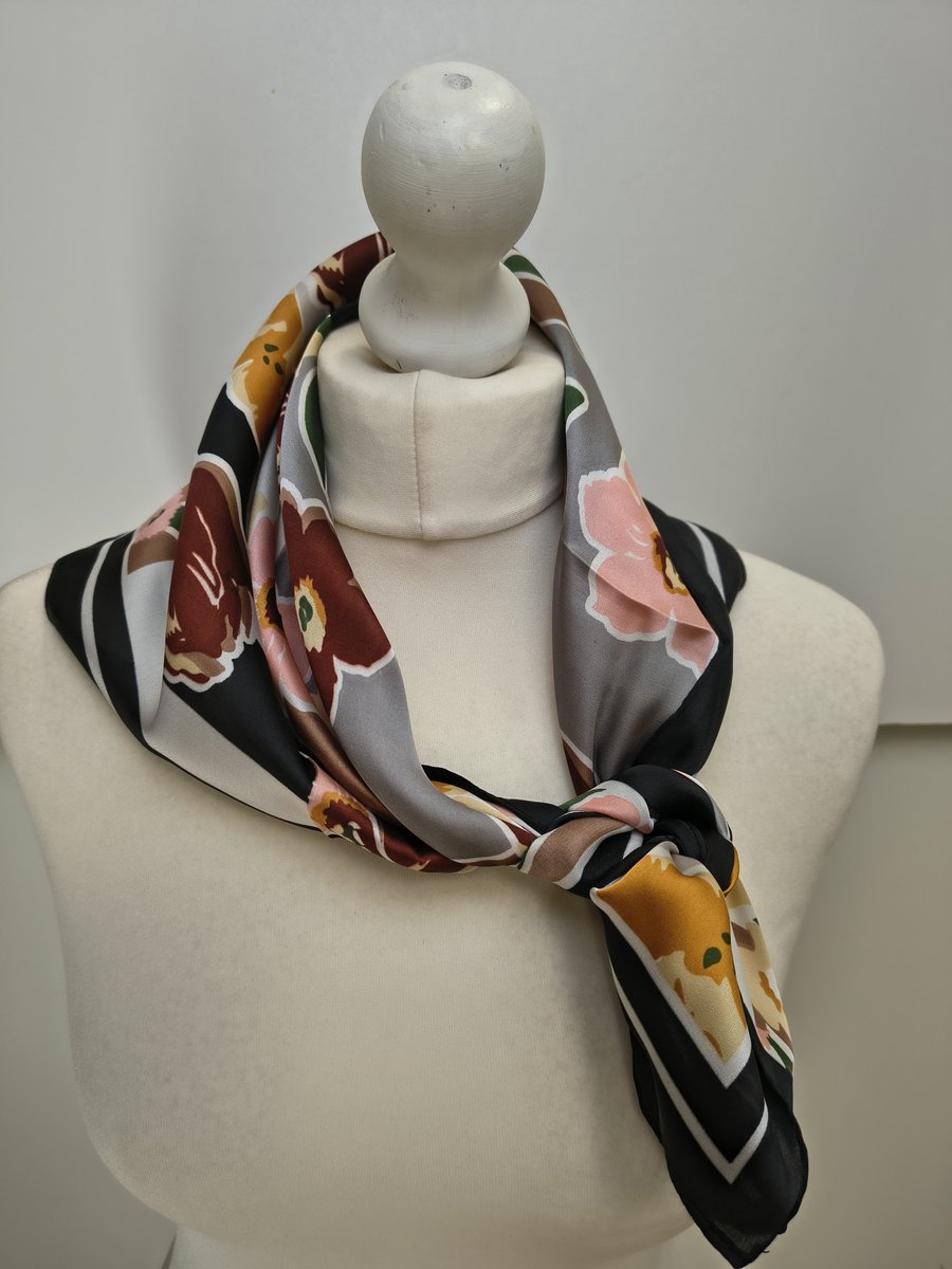 Vierkante dames sjaal Elaine-gebloemd motief-zwart wit roze groen bruin okergeel beige geel-70x70