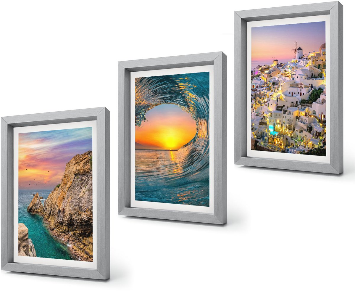 Coloray 4-Delige Schilderij Set - Uitzicht op de zee, de golven en de witte huizen op Santorini, Griekenland - 20 x 30 cm - Moderne Wanddecoratie - Woonkamer - Decoratieve Schilderijen Zilveren lijst