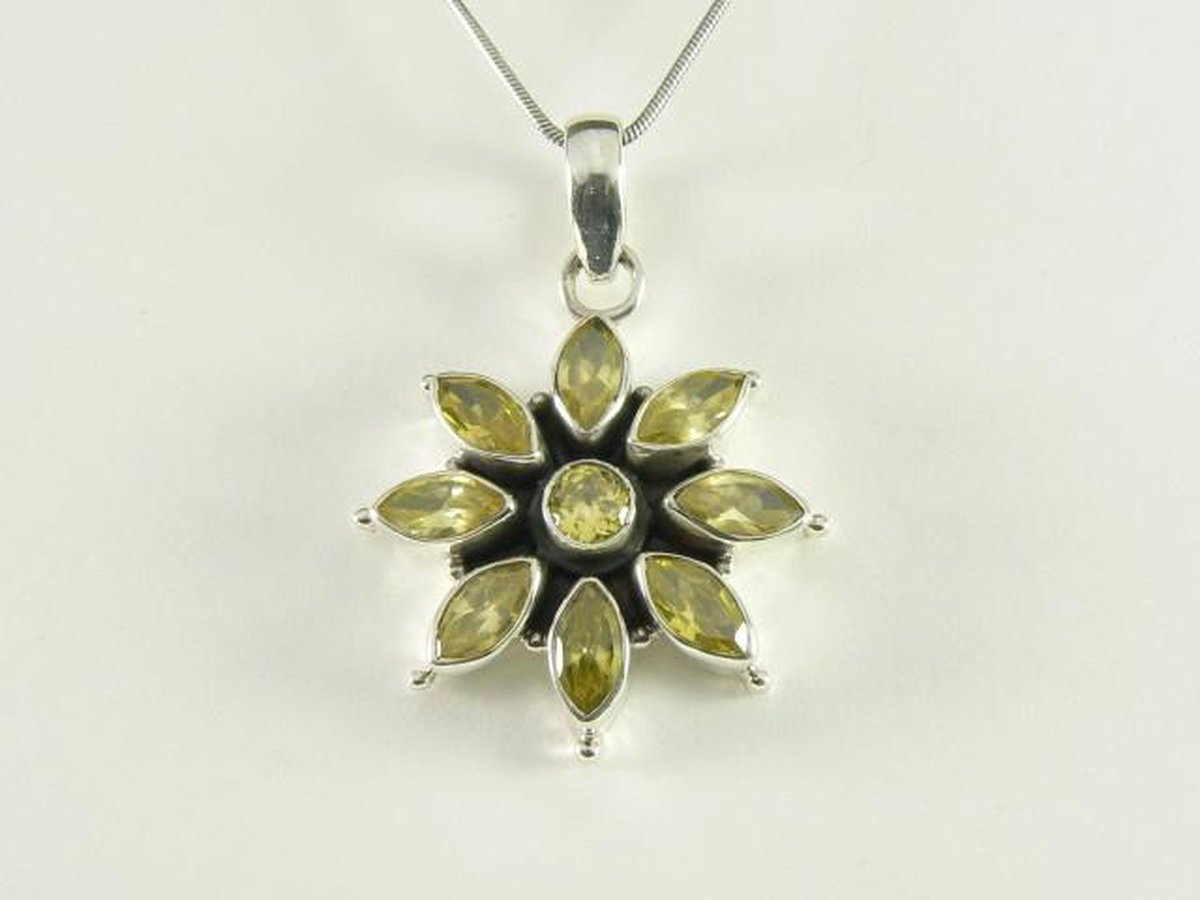 Bloemvormige zilveren hanger met citrien aan ketting