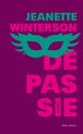 Boekcover 'De passie' van Jeanette Winterson met een paarsroze achtergrond, een groen masker en grote roze letters.
