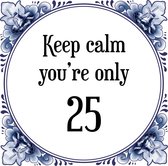Verjaardag Tegeltje met Spreuk (25 jaar: Keep calm you're only 25 + cadeau verpakking & plakhanger