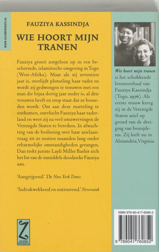 Achterkant van het boek "Wie Hoort Mijn Tranen" van Fauziya Kassindja, met tekst en foto's.