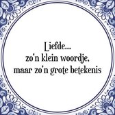 Tegeltje met Spreuk (Tegeltjeswijsheid): Liefde... zo'n klein woordje, maar zo'n grote betekenis + Kado verpakking & Plakhanger