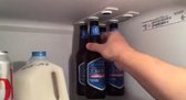 Bierfles hanger magnetisch systeem om bierflesjes op te hangen in koelkast