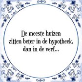 Tegeltje met Spreuk (Tegeltjeswijsheid): De meeste huizen zitten beter in de hypotheek, dan in de verf. + Kado verpakking & Plakhanger