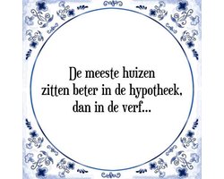 Tegeltje met Spreuk (Tegeltjeswijsheid): De meeste huizen zitten beter in de hypotheek, dan in de verf. + Kado verpakking & Plakhanger