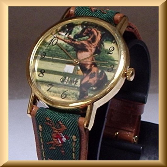 Uniek horloge met paard bol