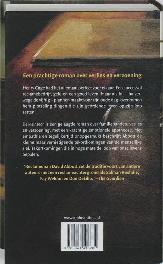 Achterkant van het boek 'De kleinzoon'. Met recensies en ISBN-nummer.