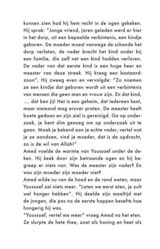 Amed en Youssouf eten samen. Amed is nieuwsgierig naar Youssoufs verleden.