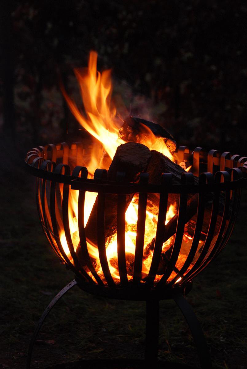 Esschert Design Fire Basket - 61 x 50 x 54,5 cm - Black