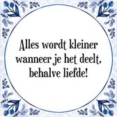 Tegeltje met Spreuk (Tegeltjeswijsheid): Alles wordt kleiner wanneer je het deelt, behalve liefde! + Kado verpakking & Plakhanger