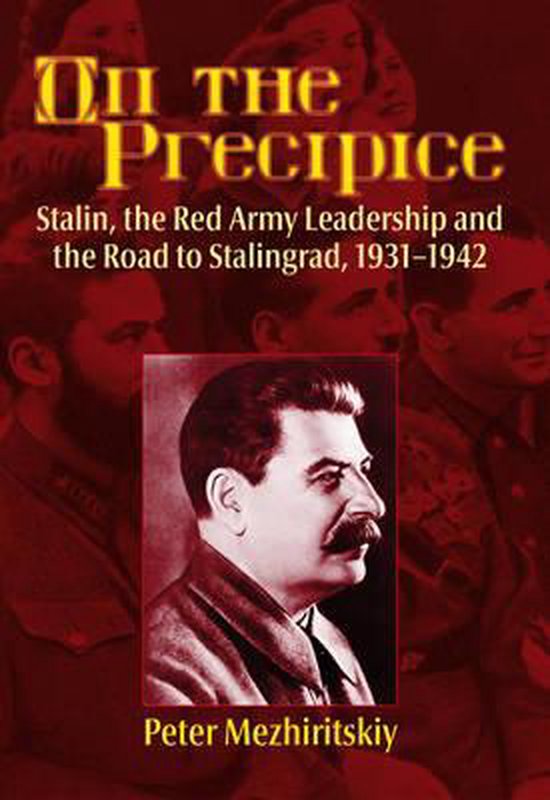 Boekcover van 'On the Precipice' met Stalin in profiel en de titel in gouden letters.