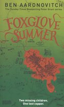 Omslag van het boek Foxglove Summer, met een groene kaart en rode vlek.