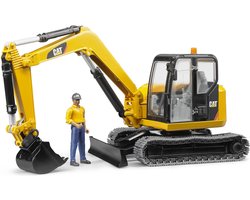 foto van CAT mini graafmachine met werker van Bruder