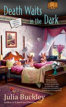 A Writer's Apprentice Mystery 4 - Death Waits in the Dark