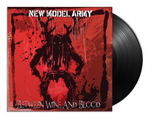 Vinyl LP hoes met een rode achtergrond. Een donker figuur met gewei en lange haren staat centraal. Titel 'BETWEEN WINE AND BLOOD'.