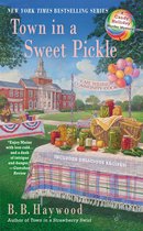 Candy Holliday Murder Mystery 6 - Town in a Sweet Pickle