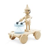 Miva houten Trekfiguur | trekdier | hout | Pinokkio met trommel op wielen