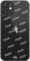 XoXo Colors - iPhone Transparant case - Transparant hoesje geschikt voor iPhone 12 - Doorzichtig shockproof case met opdruk xoxo - Siliconen hoesje