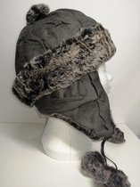 Russische Muts - Imitatie Bont - Antraciet - Oorflappen - Dames - Met Pom Pom - 100 % Polyester