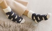Fluffy Sokken dames - huissokken - grijs - wit - zacht - leuke print hart / hartjes - 36 - 40 - cadeau voor haar - geschenk vrouwen - Kerst cadeau - verjaardagscadeau - extra zacht