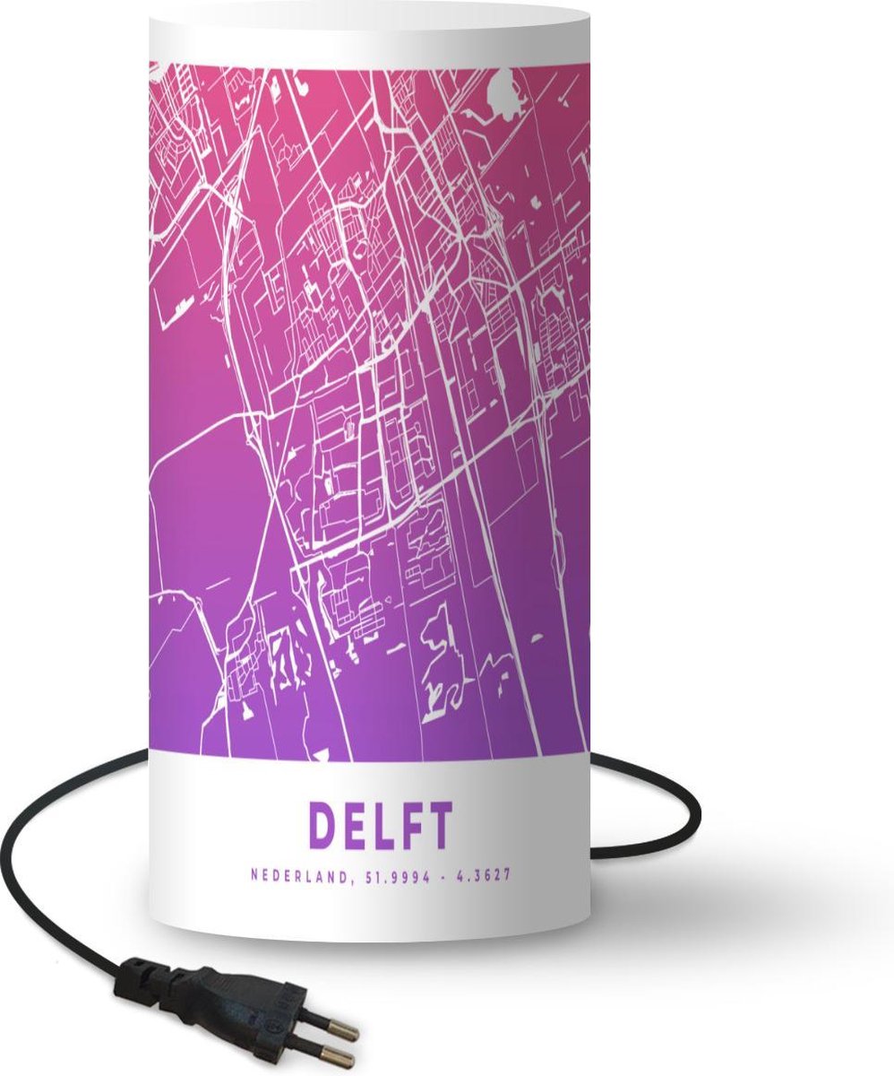 Lamp - Nachtlampje - Tafellamp slaapkamer - Stadskaart - Delft - Nederland - Paars - 33 cm hoog - Ø15.9 cm - Inclusief LED lamp - Plattegrond