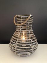 Grey Bamboo Lantern Flask 40 cm hoog - kaarshouder - lantaarn - windlicht - bamboehout - interieurdecoratie - terrasdecoratie - theelichthouder - handvat - industrieel - landelijk - geschenk 