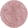Rond roze shaggy vloerkleed met lange, zachte vezels, geïsoleerd op een witte achtergrond.