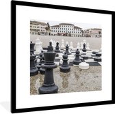 Fotolijst incl. Poster - Het schaken in het groot op een plein - 40x40 cm - Posterlijst