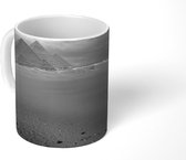 Mok - De piramides van Giza in Egypte bij schemering - zwart wit - 350 ML - Beker