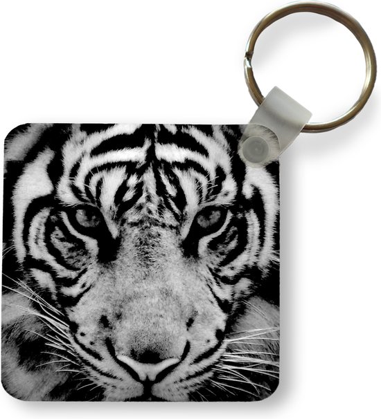 Sleutelhanger - Sumatraanse tijger tegen zwarte achtergrond in zwart-wit - Plastic - Rond - Uitdeelcadeautjes