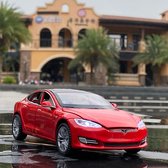 Tesla Model S Rood - Metalen Autospeelgoed - Geluid en Licht - Trek Speelgoedauto - 1:32 -  16CM