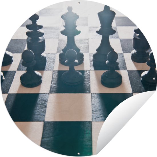 Tuincirkel De zwarte schaakstukken op het bord - 150x150 cm - Ronde Tuinposter - Buiten