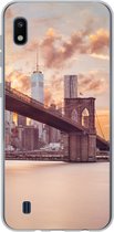 Geschikt voor Samsung Galaxy A10 hoesje - Brooklyn Brug en de skyline van New York tijdens zonsondergang - Siliconen Telefoonhoesje