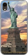 Geschikt voor iPhone XR hoesje - Vrijheidsbeeld in New York tijdens zonsondergang - Siliconen Telefoonhoesje
