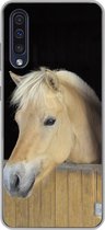 Geschikt voor Samsung Galaxy A50 hoesje - Fjord paard in een houten stal - Siliconen Telefoonhoesje