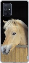 Geschikt voor Samsung Galaxy A51 hoesje - Fjord paard in een houten stal - Siliconen Telefoonhoesje