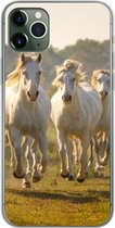 Geschikt voor iPhone 11 Pro Max hoesje - Galopperende witte paarden - Siliconen Telefoonhoesje