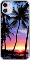 Geschikt voor iPhone 11 hoesje - De kleurrijke zonsondergang achter een rij met palmbomen op Hawaï - Siliconen Telefoonhoesje